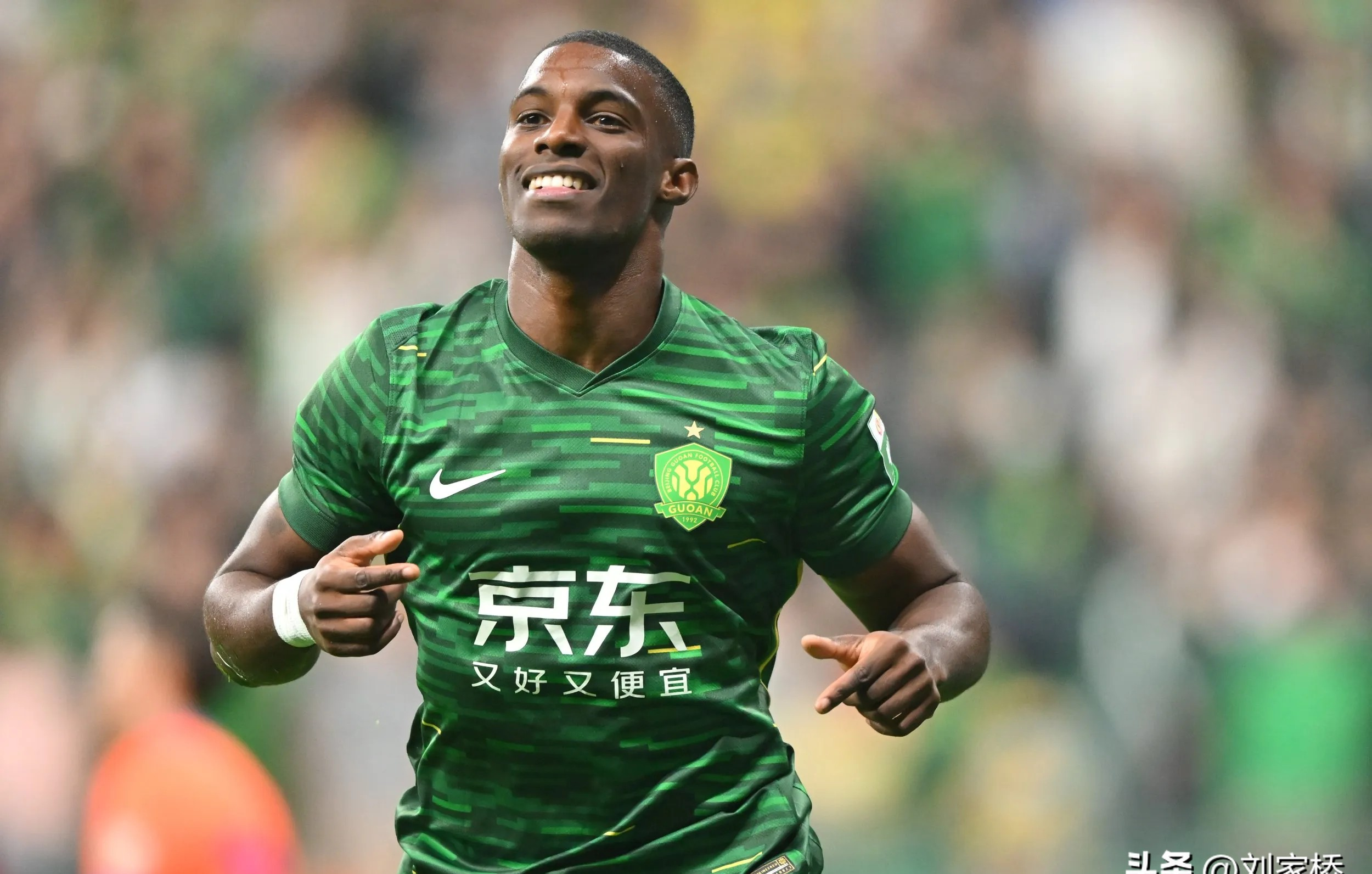 包含今晚突围战来临,北京国安围绕意甲队长鼓劲,震撼外界,赛季目标并未改变的词条 包含今晚突围战来临,北京国安围绕意甲队长鼓劲,震撼外界,赛季目标并未改变的词条