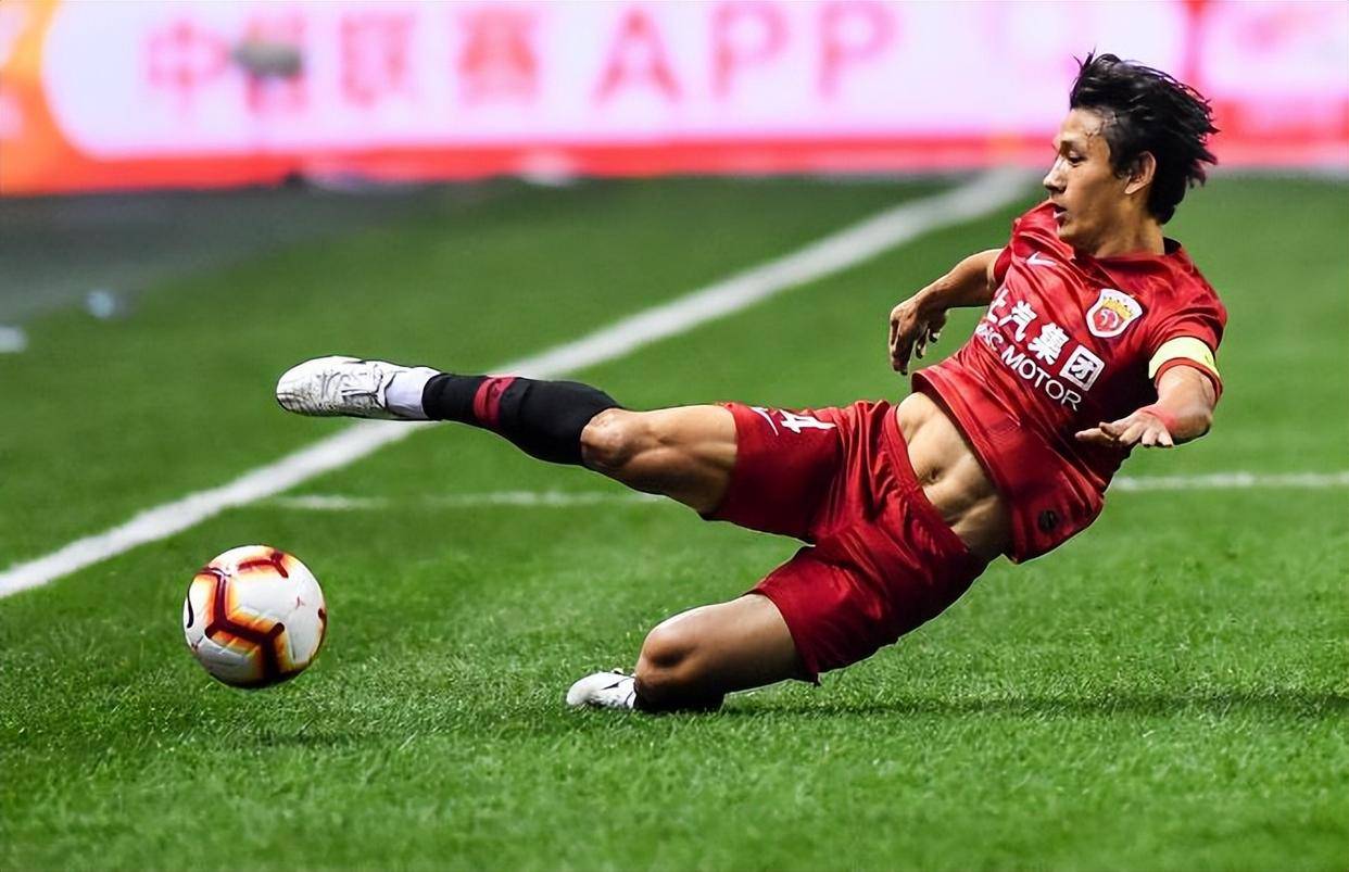 今晨成都蓉城战术微调——荷甲节点到来，底气十足，临场指挥获称赞的简单介绍